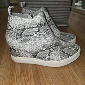 Gray Snake Print Wedge Sneakers - Size 7.5